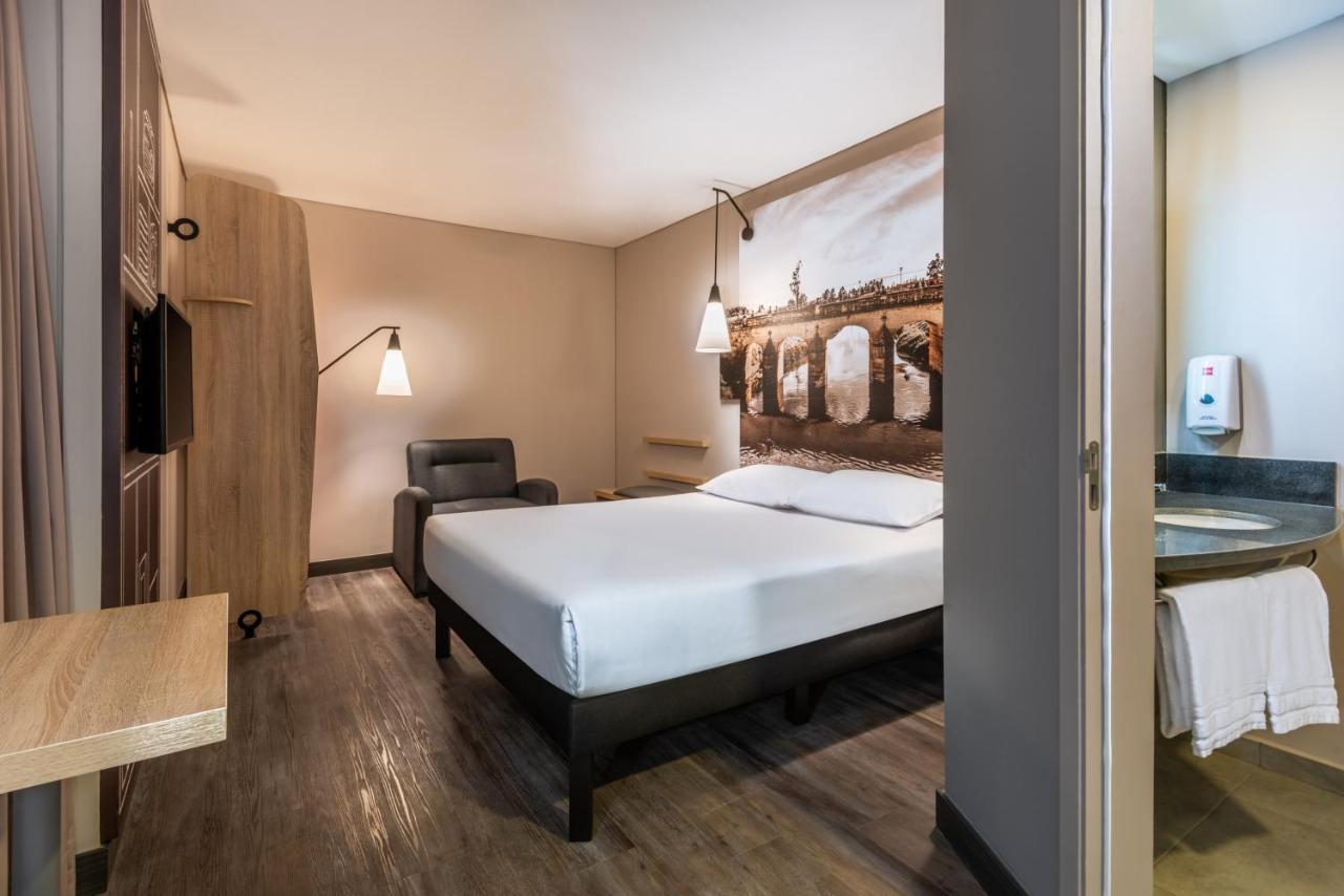 Отель Ibis Чия Экстерьер фото