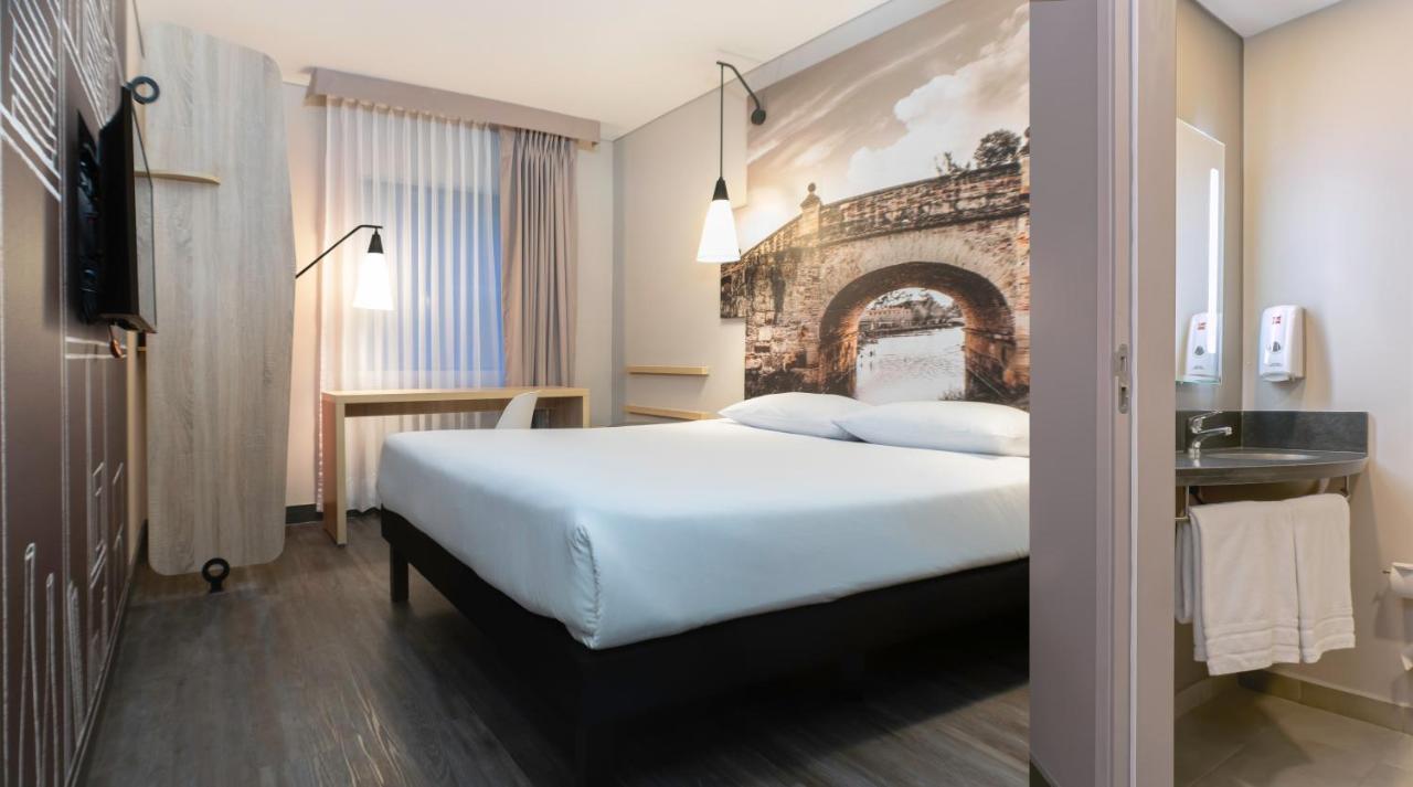 Отель Ibis Чия Экстерьер фото