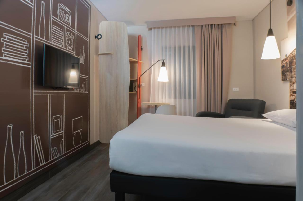 Отель Ibis Чия Экстерьер фото