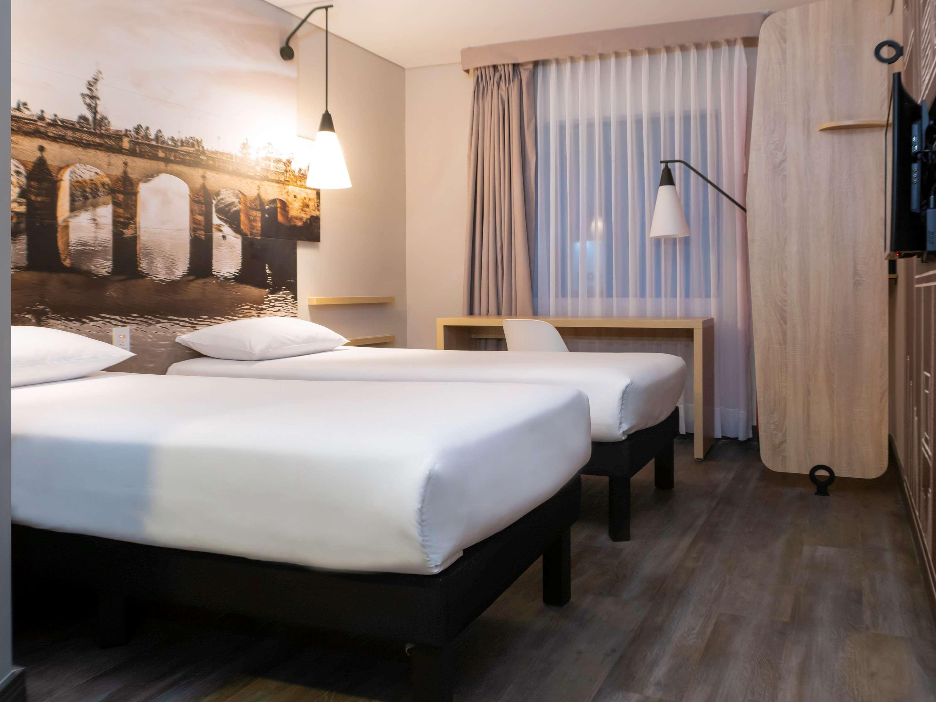 Отель Ibis Чия Экстерьер фото