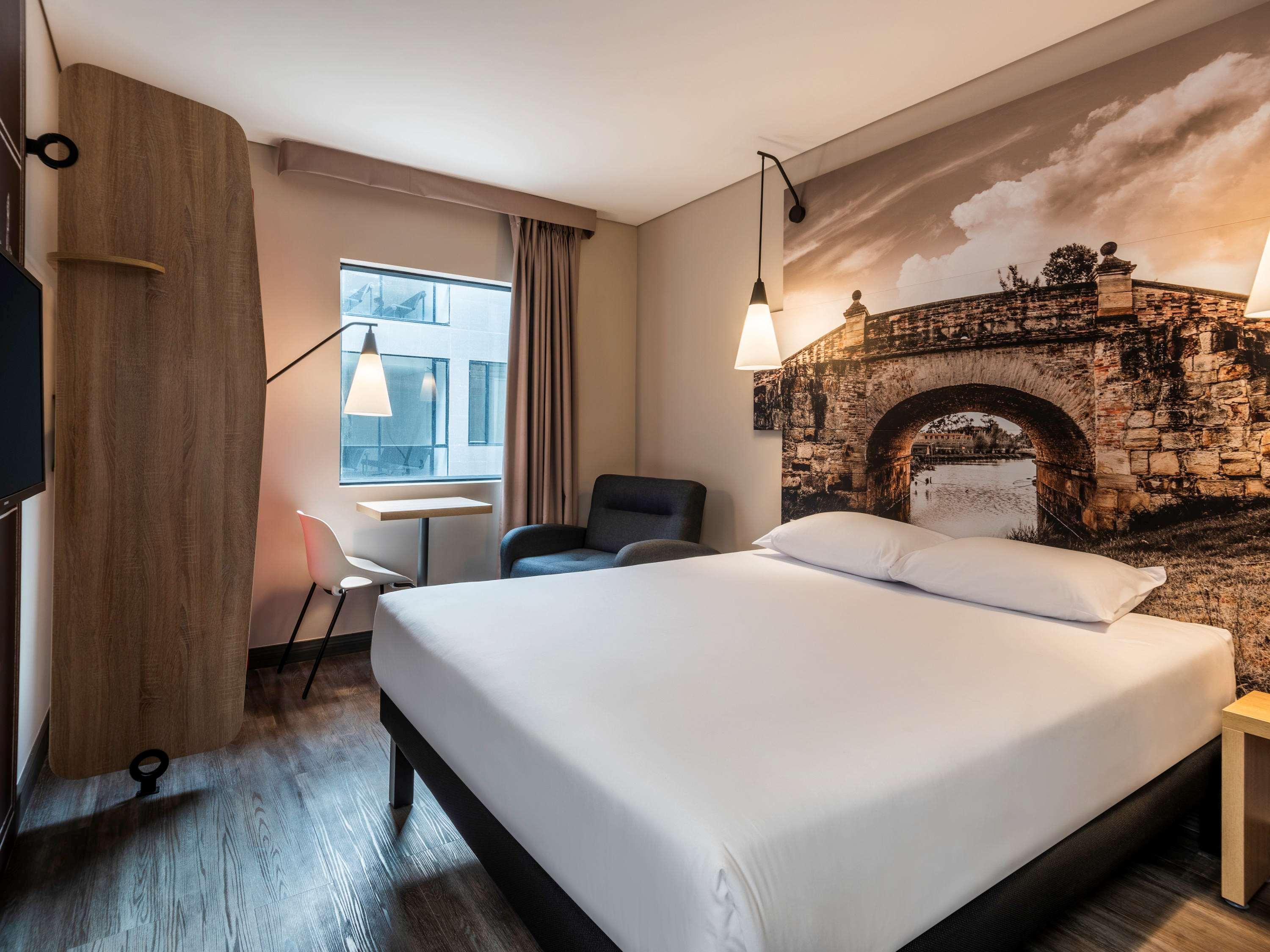 Отель Ibis Чия Экстерьер фото